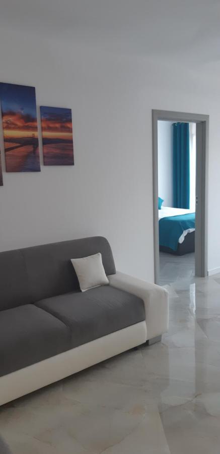 Aqua West Apartment Free Parking- Self Check-In Oradea Exterior foto